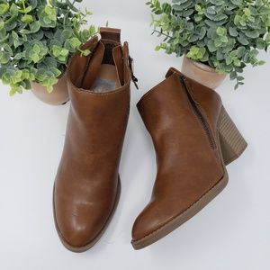 DV by Dolce Vita Brown Heeled Booties Size 9